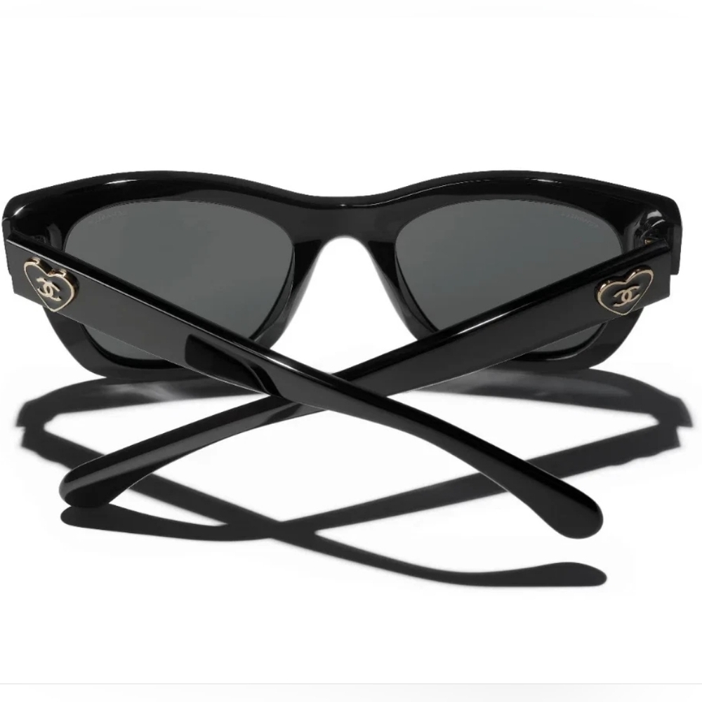CHANEL Black Heart Logo Sunglasses - Picture 2 of 16